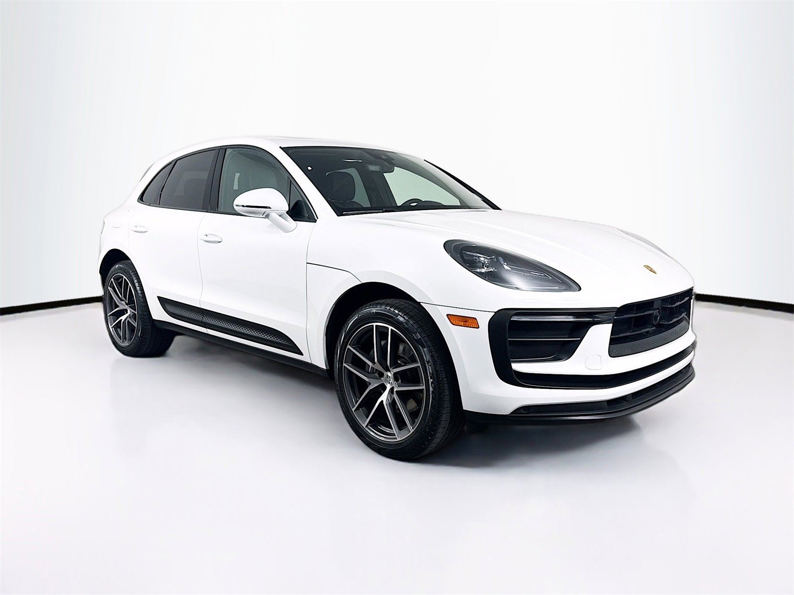 Certified 2024 Porsche Macan image 7