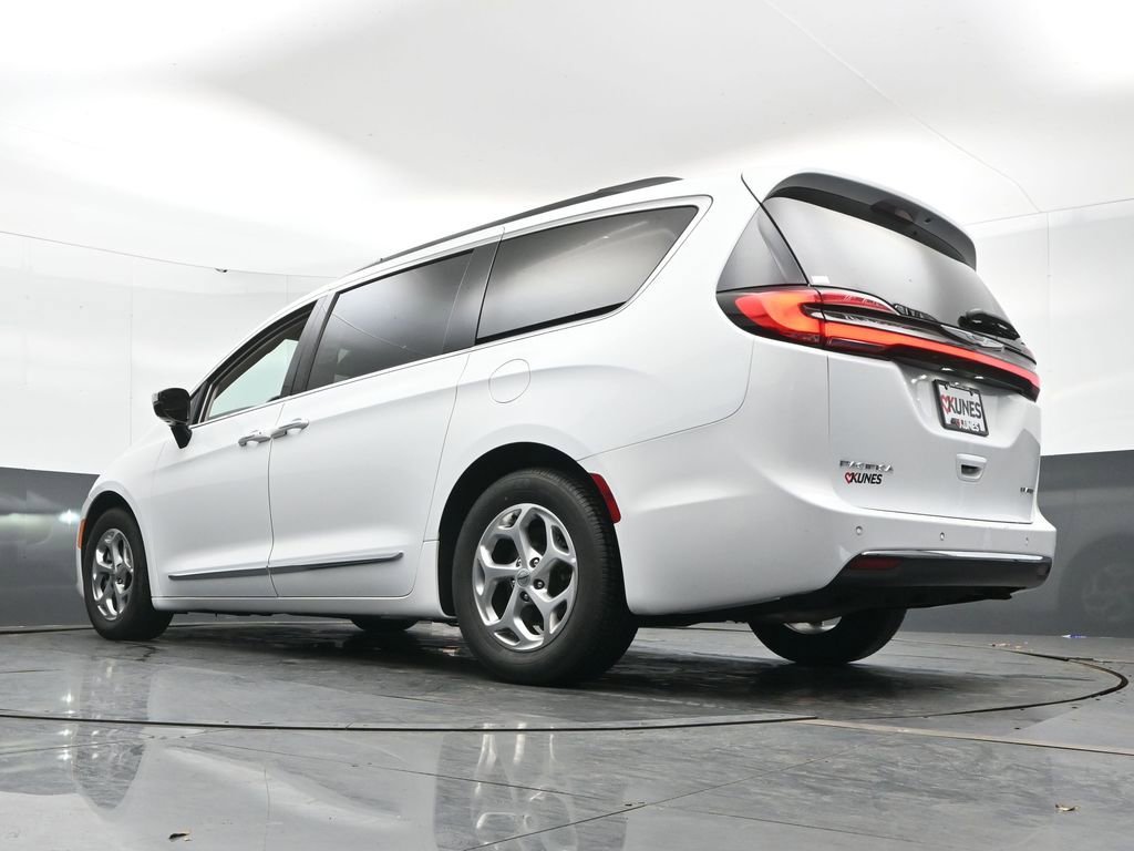 Used 2023 Chrysler Pacifica Limited FWD image 51