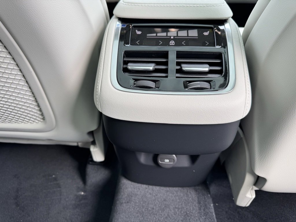 New 2026 Volvo XC90 B6 Ultra image 29