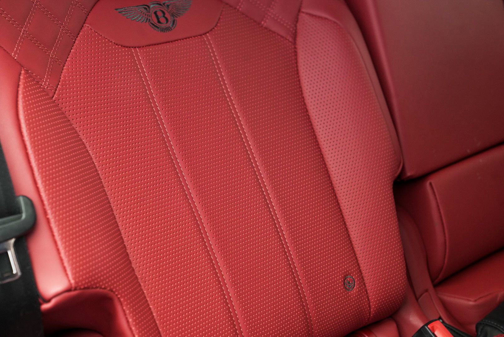 Used 2022 Bentley Bentayga image 44