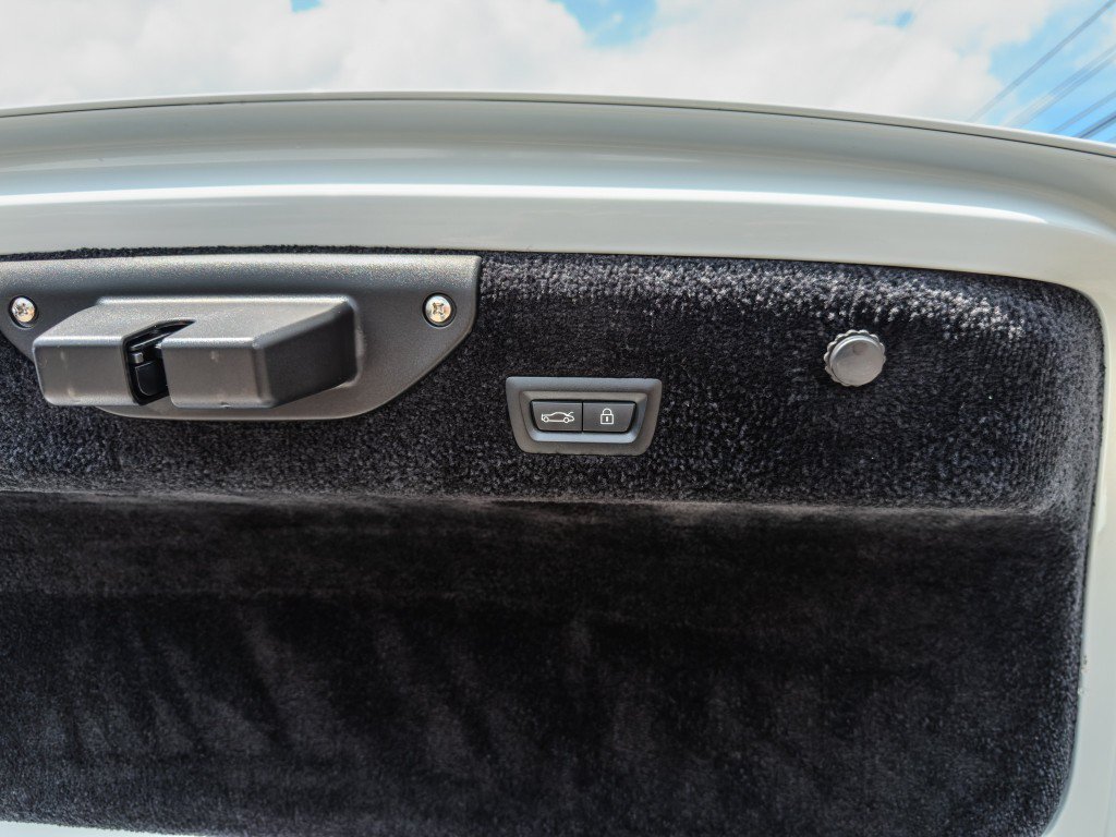 Used 2018 Rolls-Royce Dawn RWD image 15
