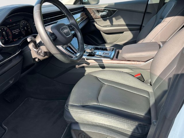 Used 2023 Audi Q8 Premium AWD/4WD image 21