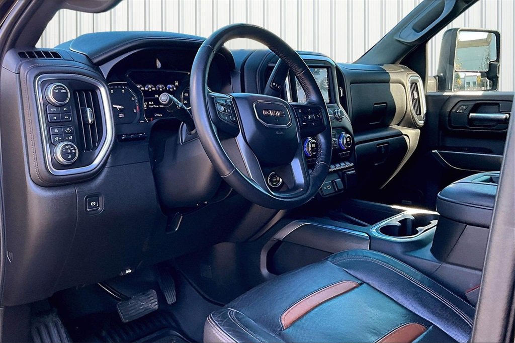 Used 2021 GMC Sierra 2500 AT4 w/ AT4 Premium Plus Package image 4