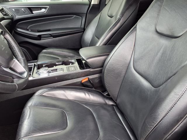 Used 2020 Ford Edge Titanium image 3