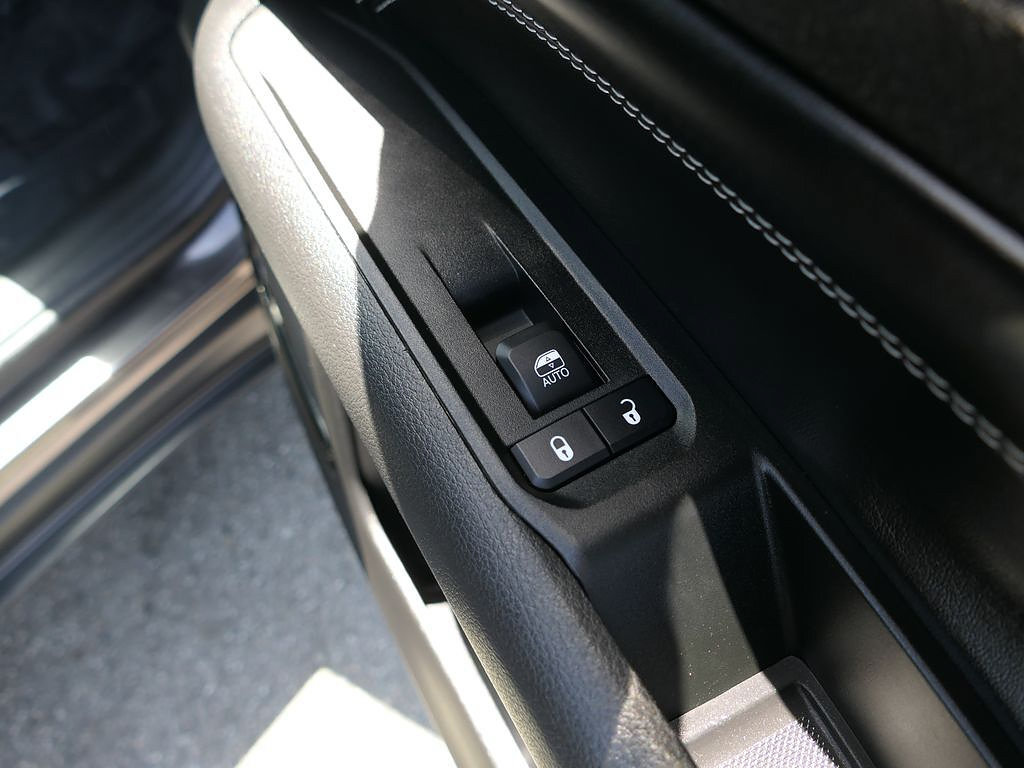 Used 2022 Jeep Compass Latitude FWD image 25