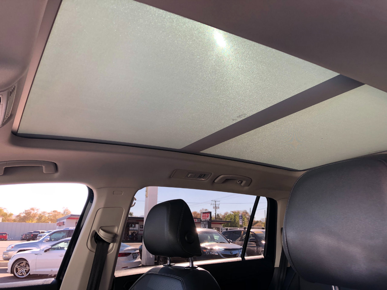 Used 2019 Volkswagen Tiguan SE w/ Panoramic Sunroof Package image 13