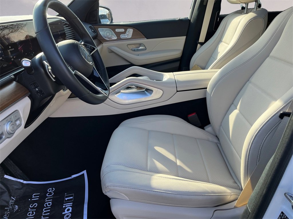 Certified 2025 Mercedes-Benz GLS 450 4MATIC image 9