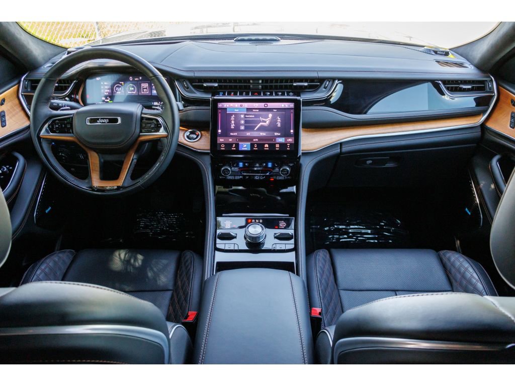 Used 2024 Jeep Grand Cherokee Summit AWD/4WD image 12