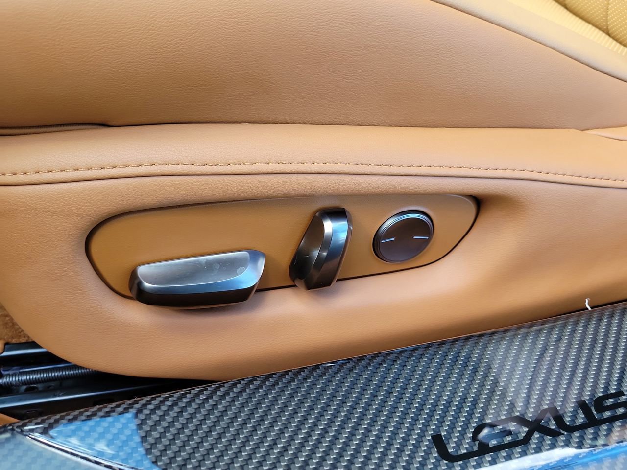 Used 2022 Lexus LC 500 Convertible image 14