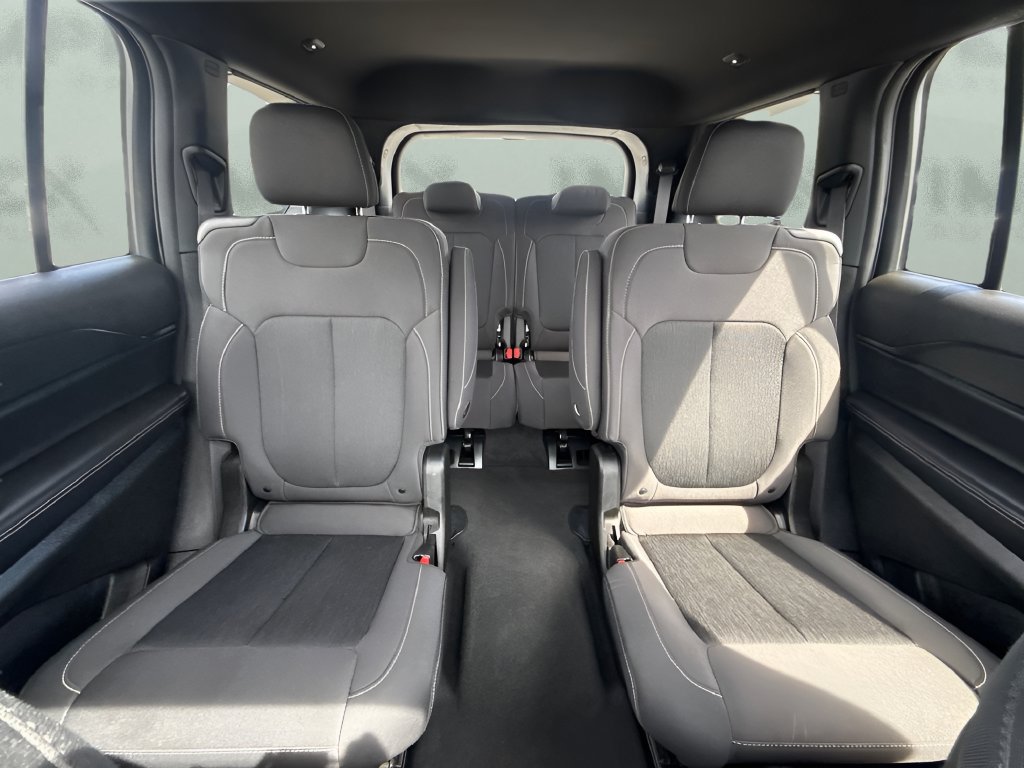 Used 2024 Jeep Grand Cherokee L Laredo RWD image 12