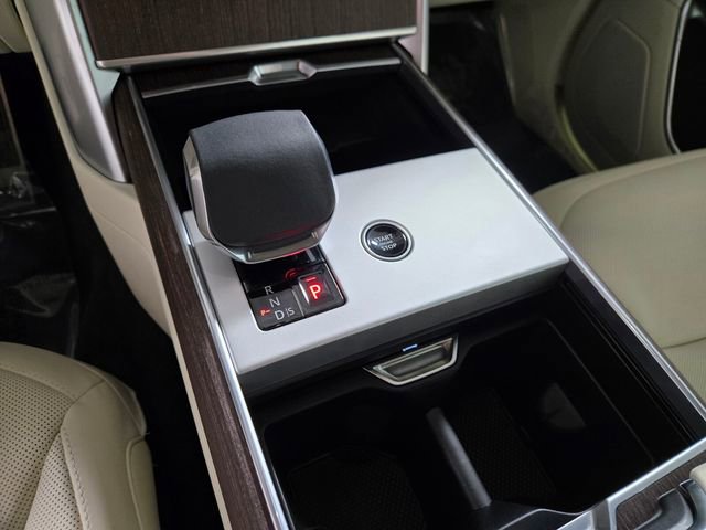 Used 2025 Land Rover Range Rover Long Wheelbase SE image 36