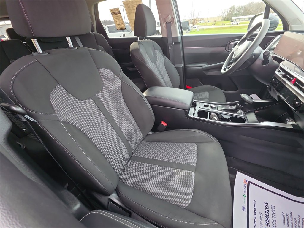 Used 2025 Kia Sorento LX image 24