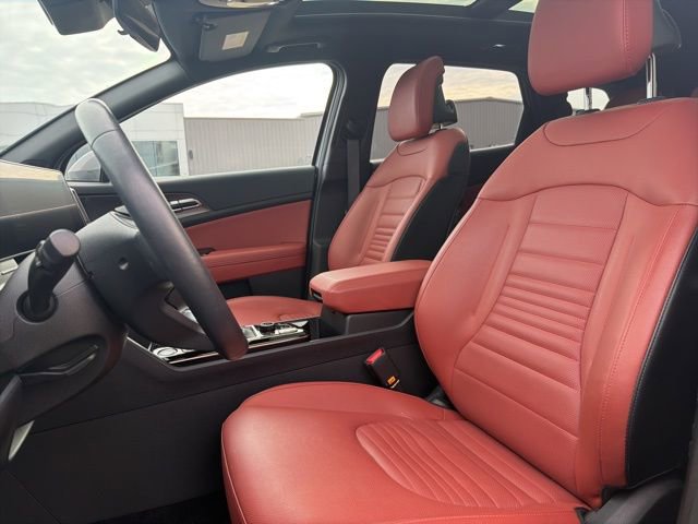 Used 2025 Kia Sportage SX image 14