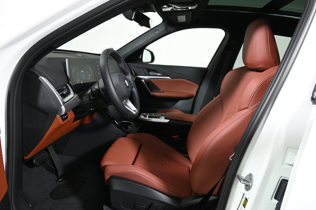 New 2026 BMW X1 xDrive28i w/ Convenience Package AWD/4WD image 3
