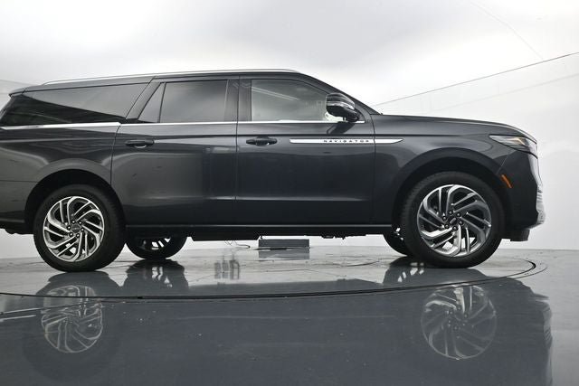 Used 2025 Lincoln Navigator L Reserve AWD/4WD image 40