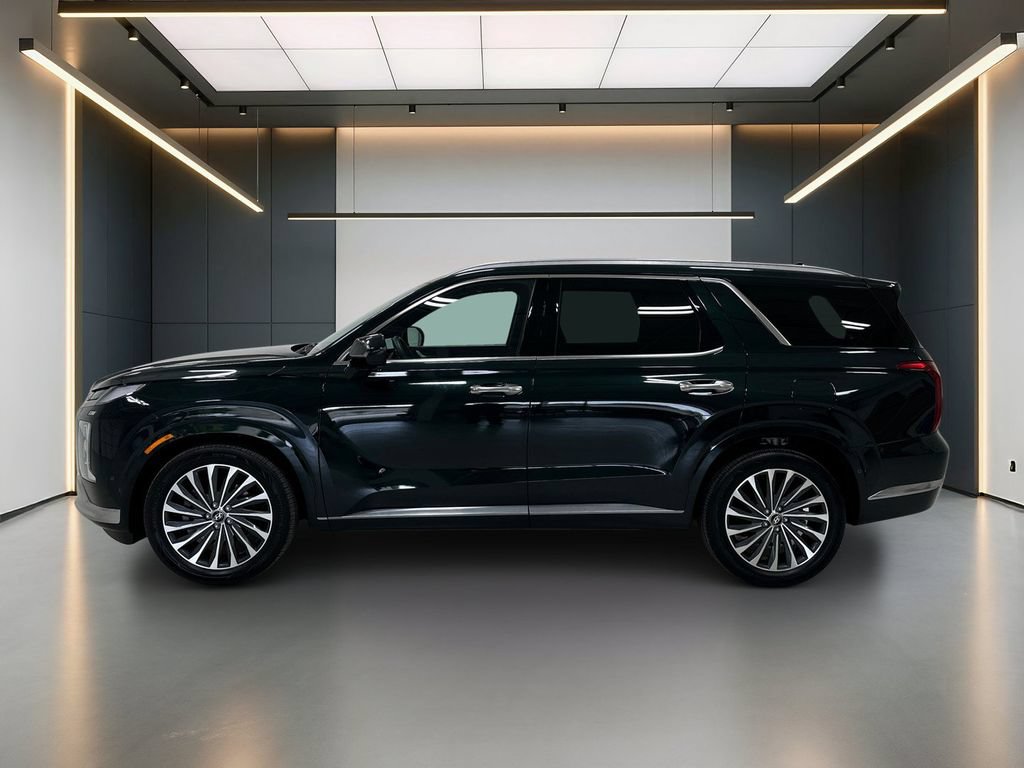 Certified 2025 Hyundai Palisade Calligraphy FWD image 2