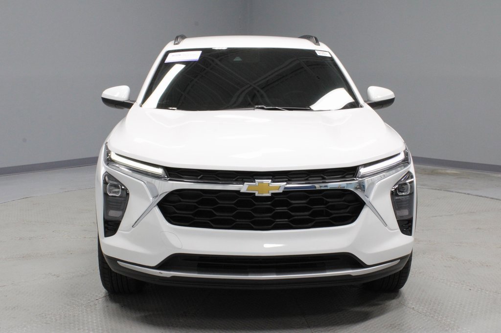 Used 2024 Chevrolet Trax LT w/ Driver Confidence Package image 5