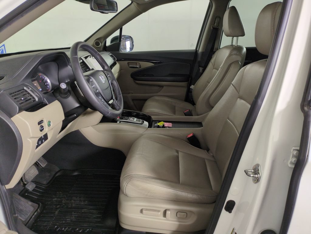 Used 2017 Honda Pilot Touring image 9