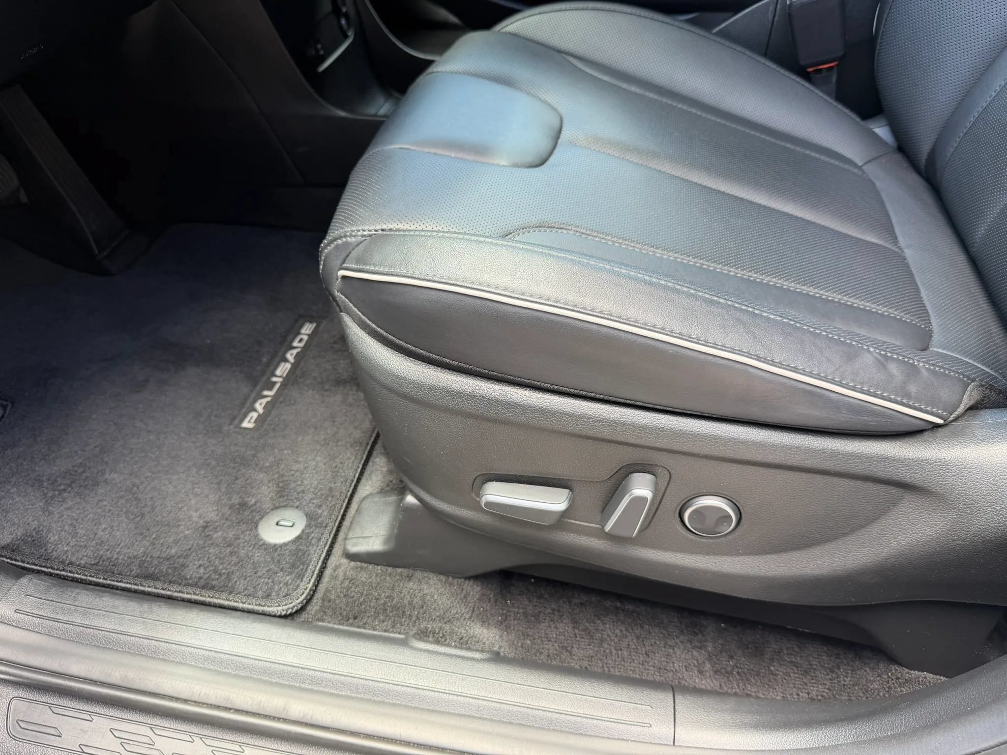 Used 2025 Hyundai Palisade SEL FWD image 8