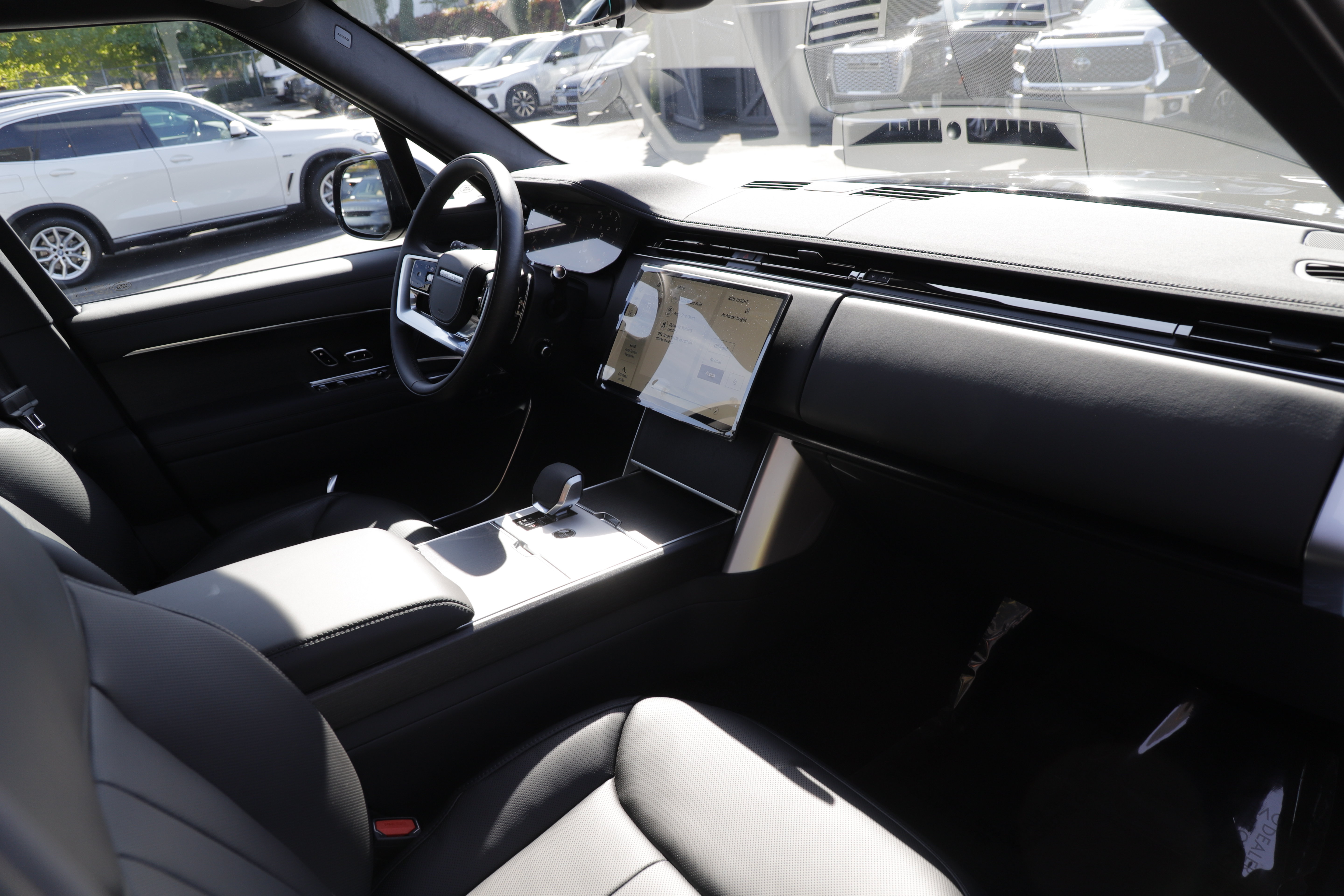 New 2026 Land Rover Range Rover SE AWD/4WD image 11