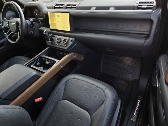 Used 2023 Land Rover Defender 110 X AWD/4WD image 7