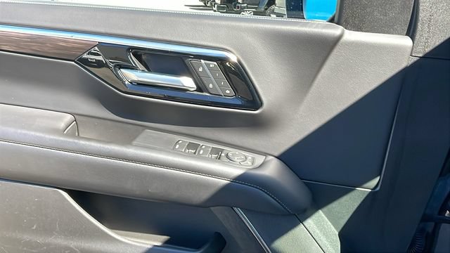 Used 2025 Chevrolet Suburban Z71 AWD/4WD image 28