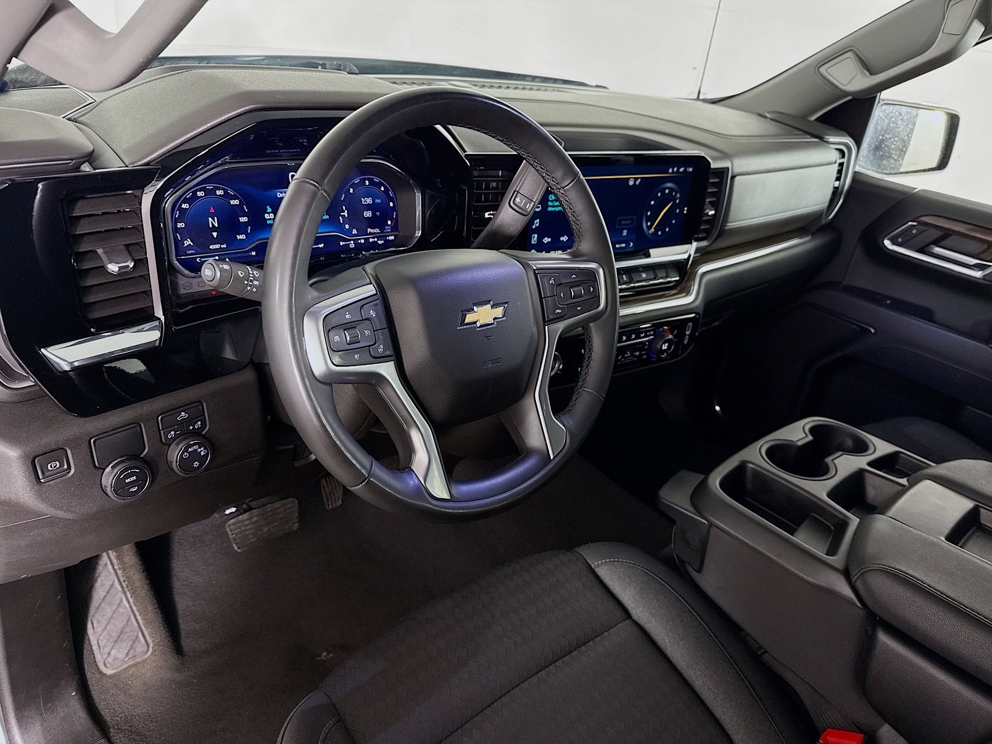 Used 2024 Chevrolet Silverado 1500 LT w/ Protection Package image 8