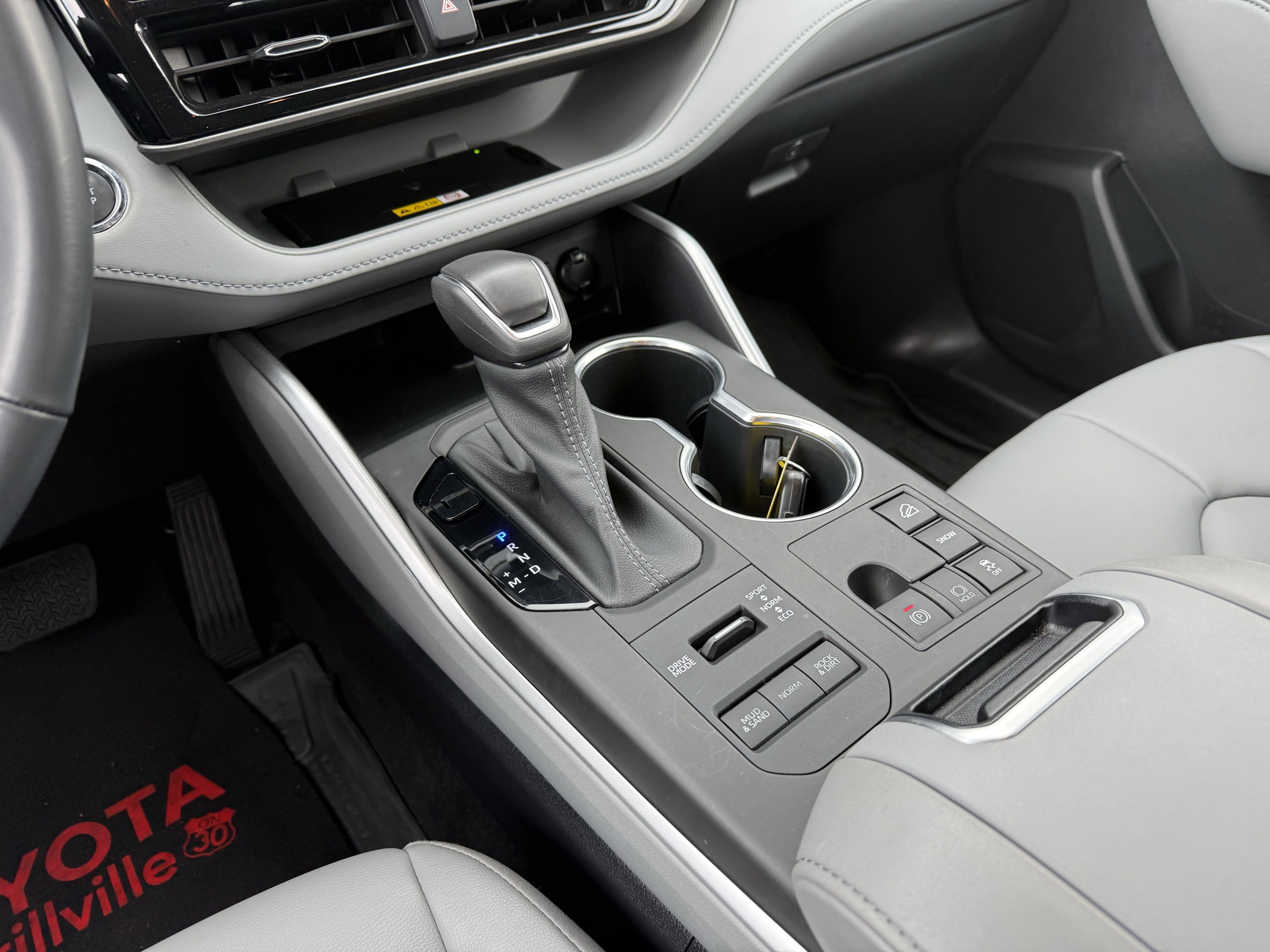 Used 2023 Toyota Highlander XLE image 19