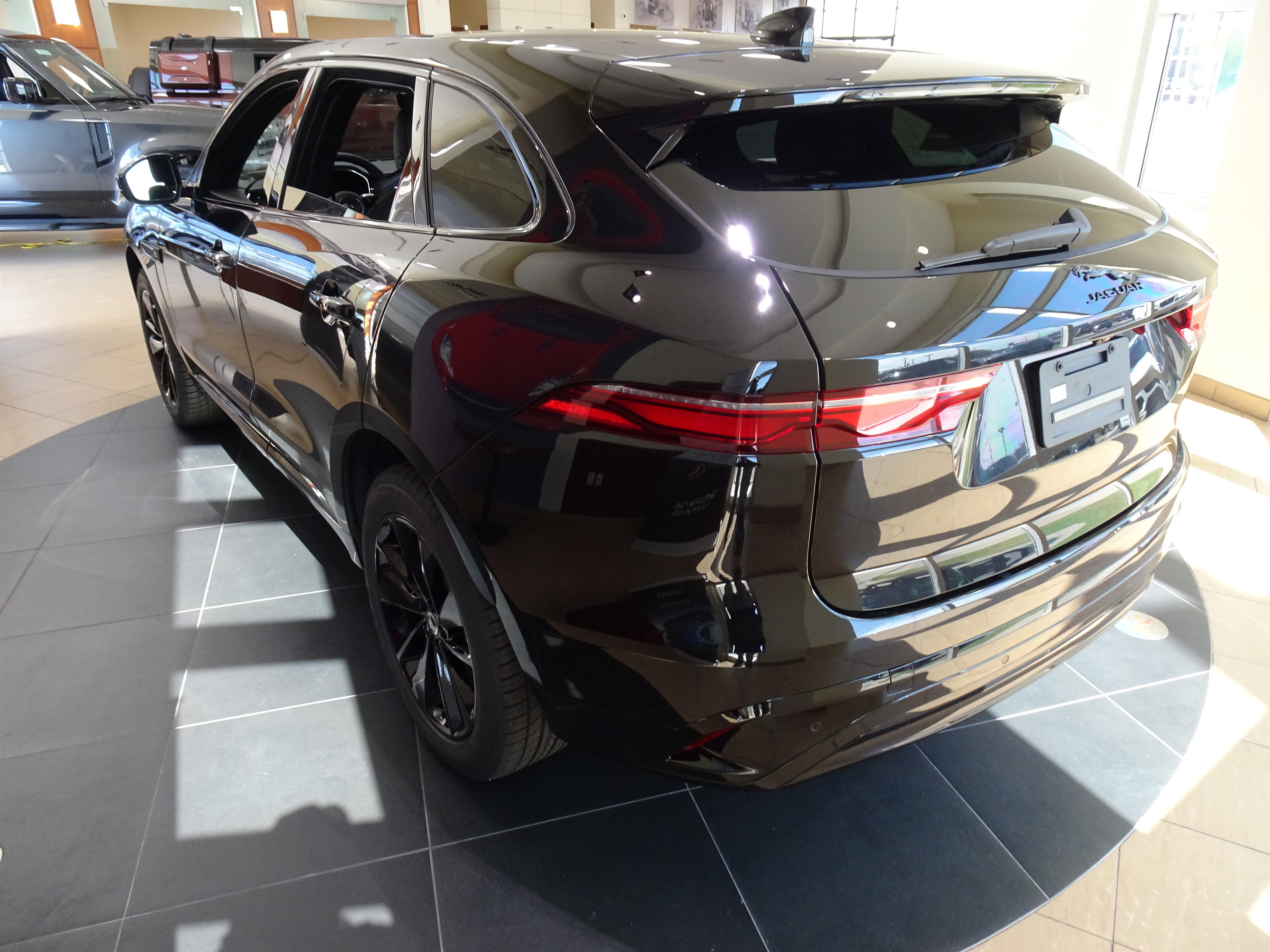 New 2025 Jaguar F-PACE R-Dynamic S image 6