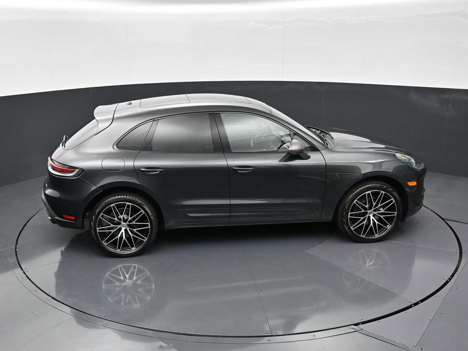 Certified 2025 Porsche Macan Turbo AWD/4WD image 36