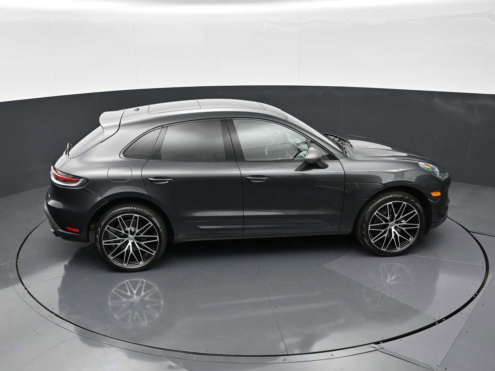Certified 2025 Porsche Macan Turbo AWD/4WD image 36