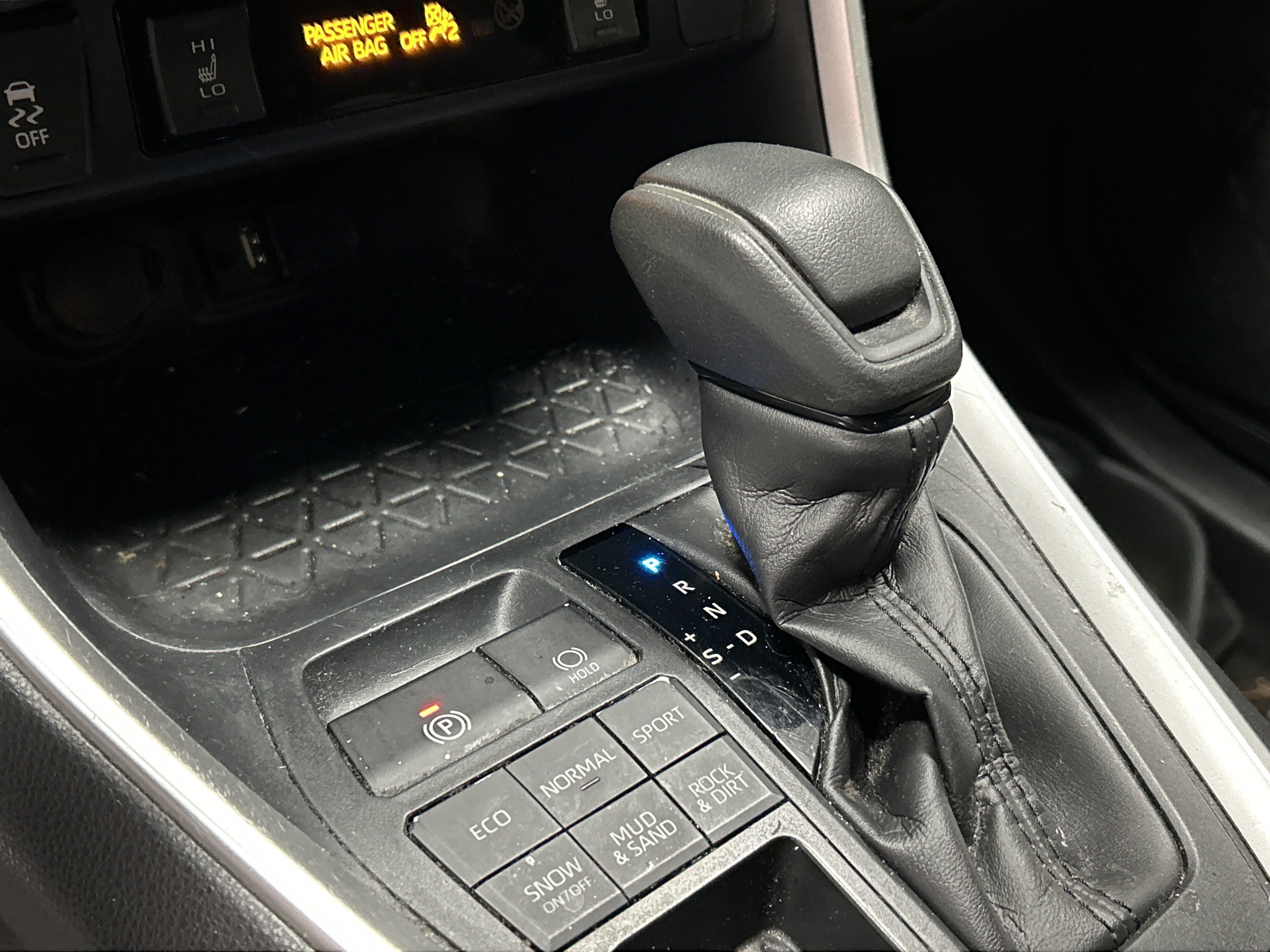 Used 2019 Toyota RAV4 XLE w/ Convenience Package AWD/4WD image 10