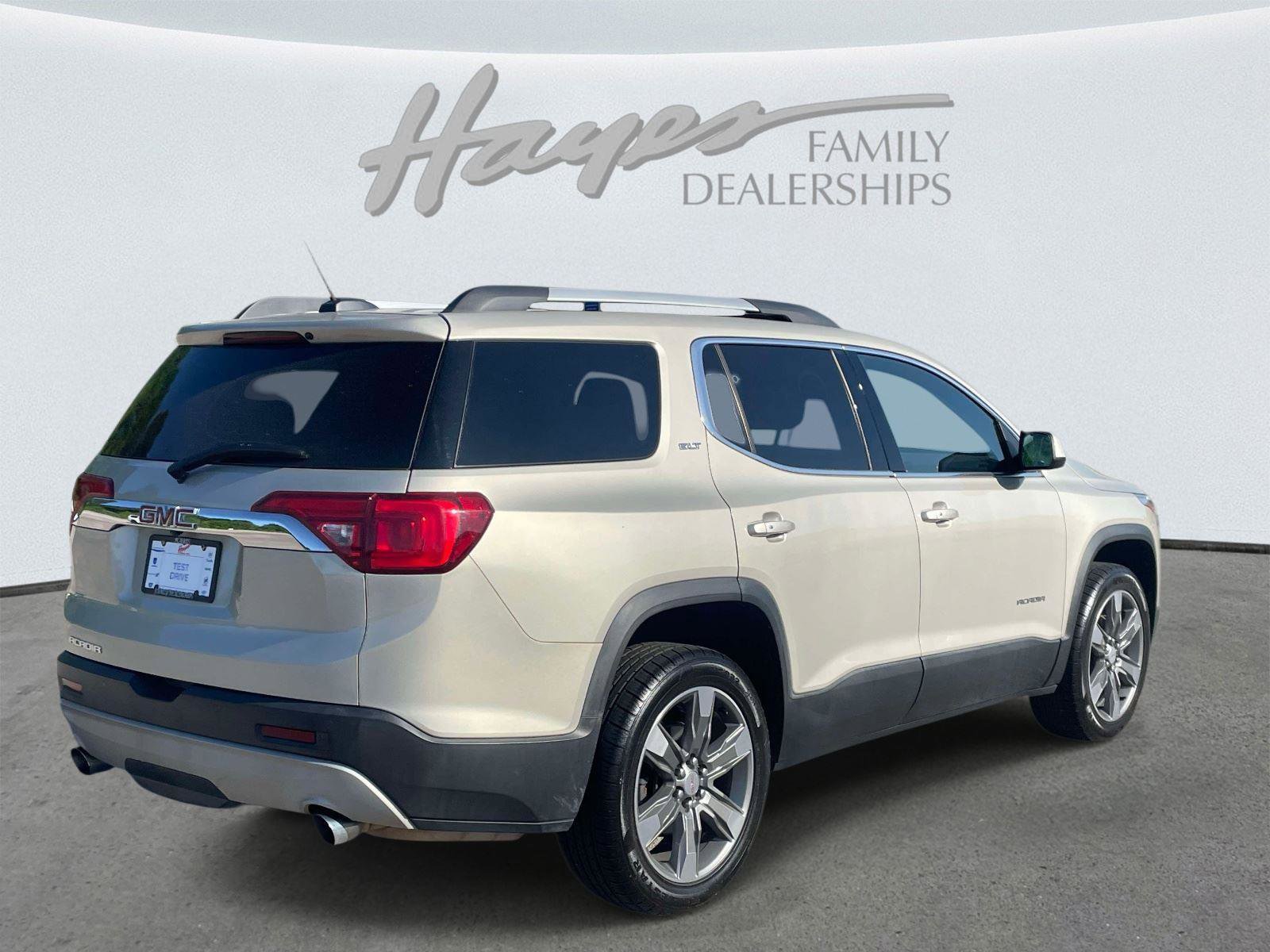 Used 2017 GMC Acadia SLT FWD image 3