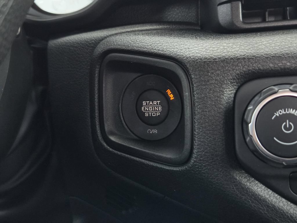 Used 2024 Jeep Gladiator Sport AWD/4WD image 17