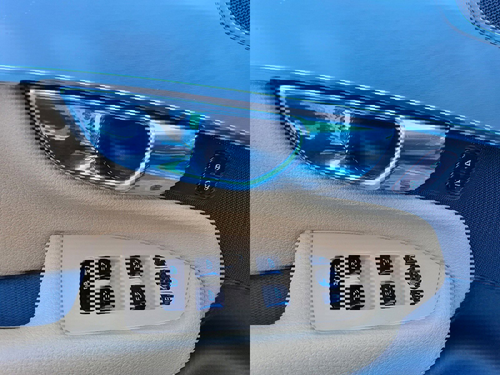 Used 2016 Volvo XC90 T5 Momentum image 25