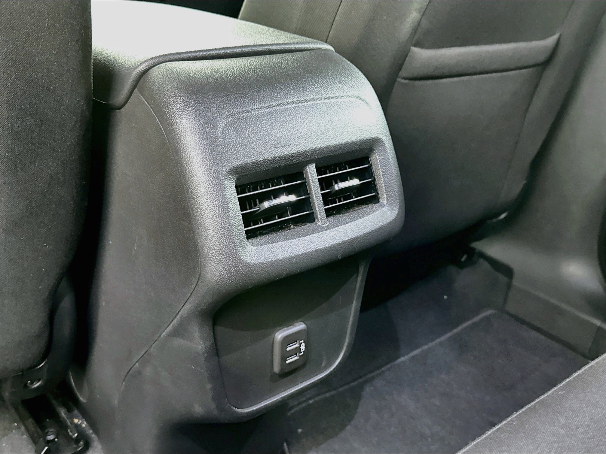 Used 2023 Chevrolet Equinox LS w/ Midnight Edition FWD image 26