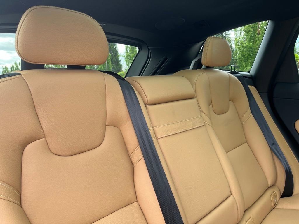 Used 2019 Volvo XC60 T5 Inscription w/ Protection Package Premier AWD/4WD image 18
