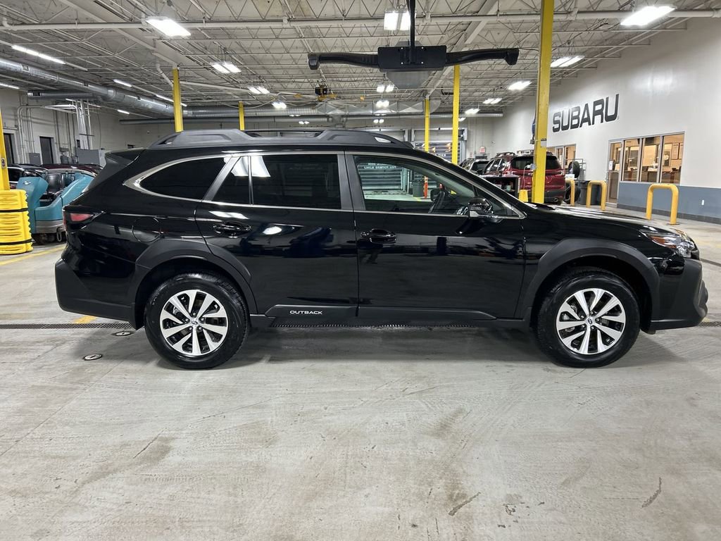Certified 2025 Subaru Outback Premium image 9