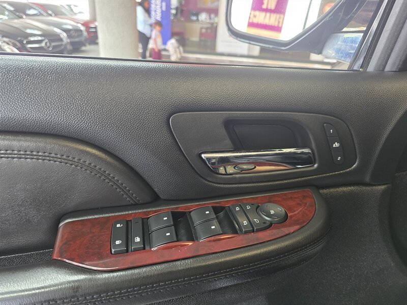 Used 2007 Cadillac Escalade ESV AWD w/ Information Package image 18