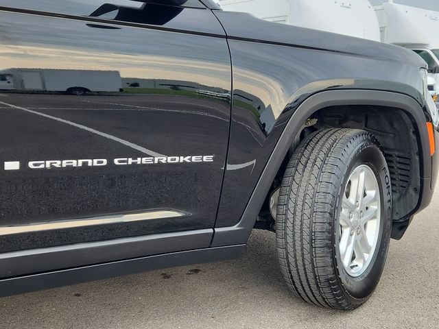 Used 2025 Jeep Grand Cherokee Laredo AWD/4WD image 19