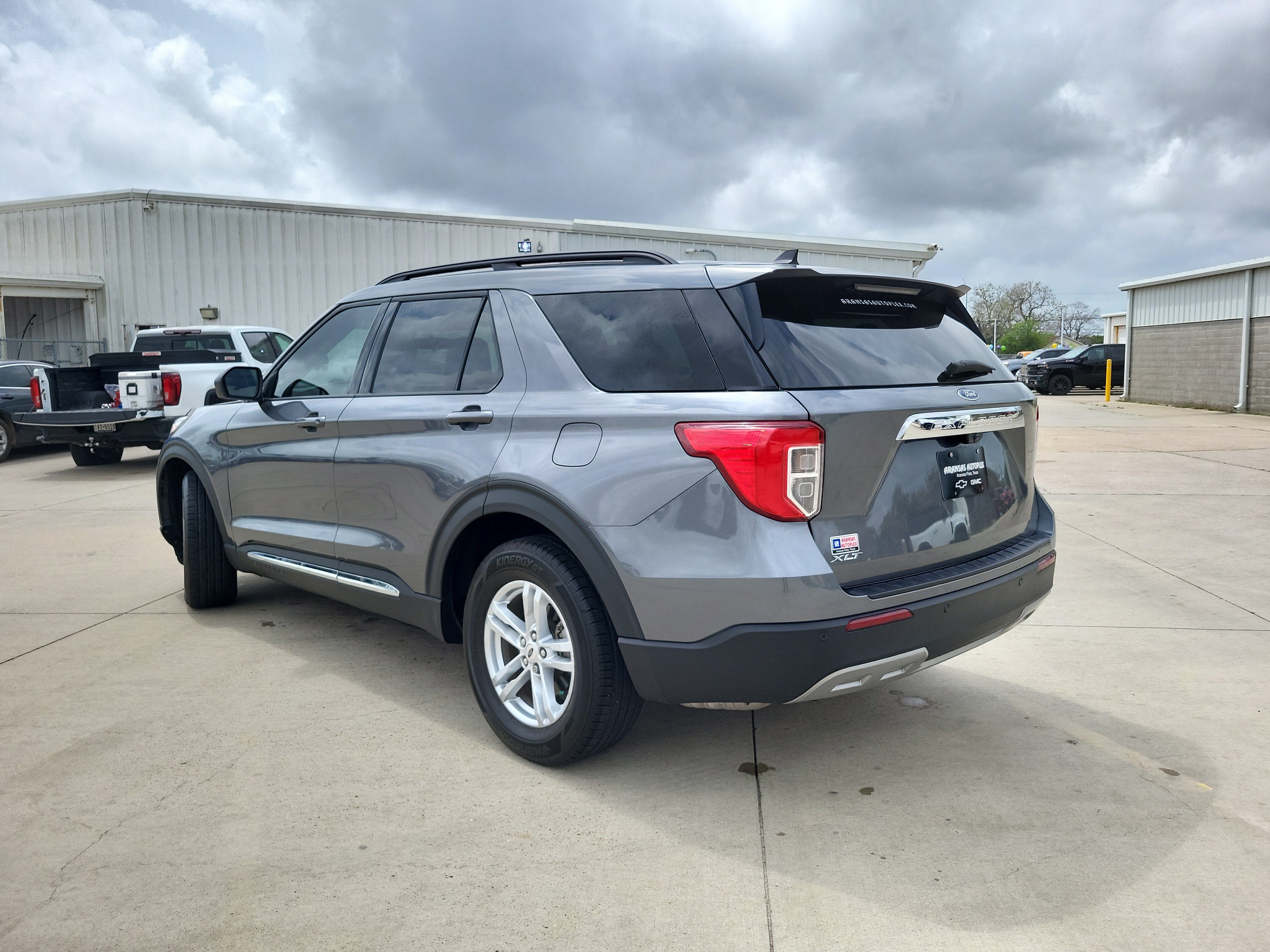 Used 2024 Ford Explorer XLT w/ Equipment Group 202A RWD image 7