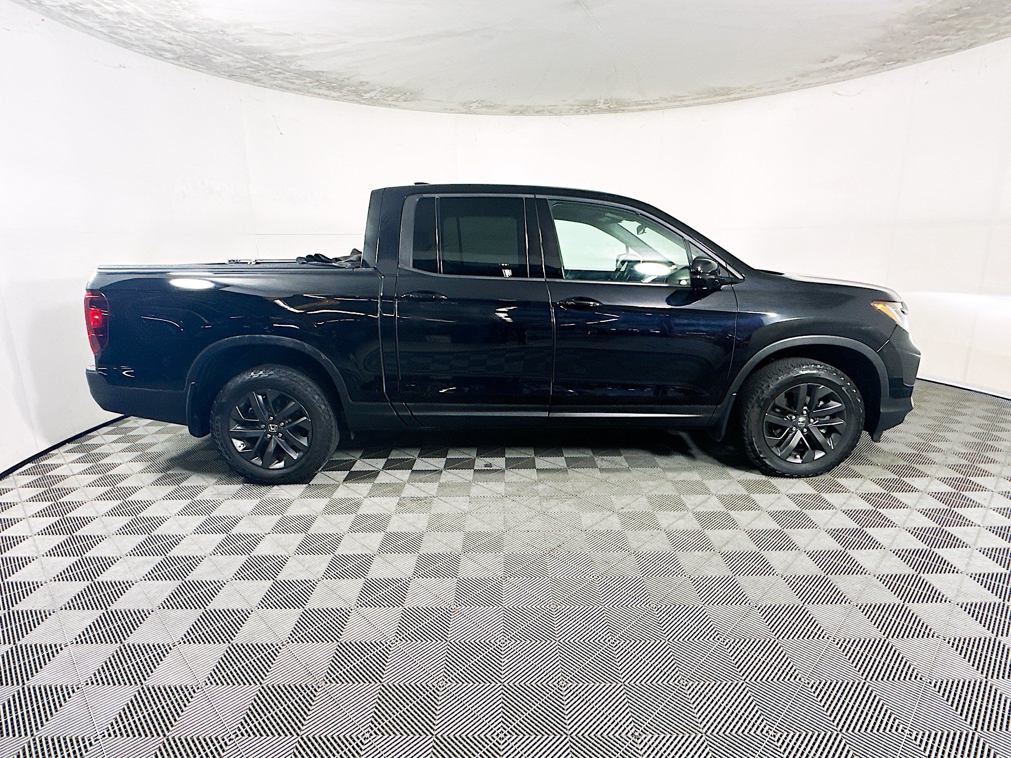 Used 2022 Honda Ridgeline Sport image 2