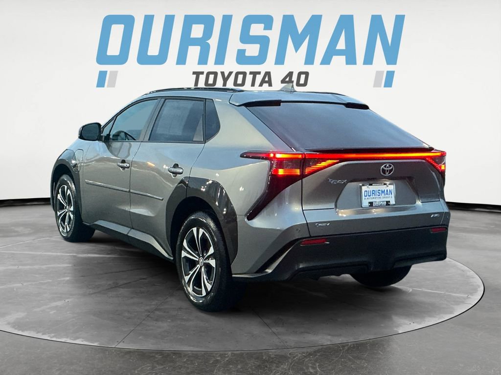 Used 2024 Toyota bZ4X XLE w/ Weather Package image 4