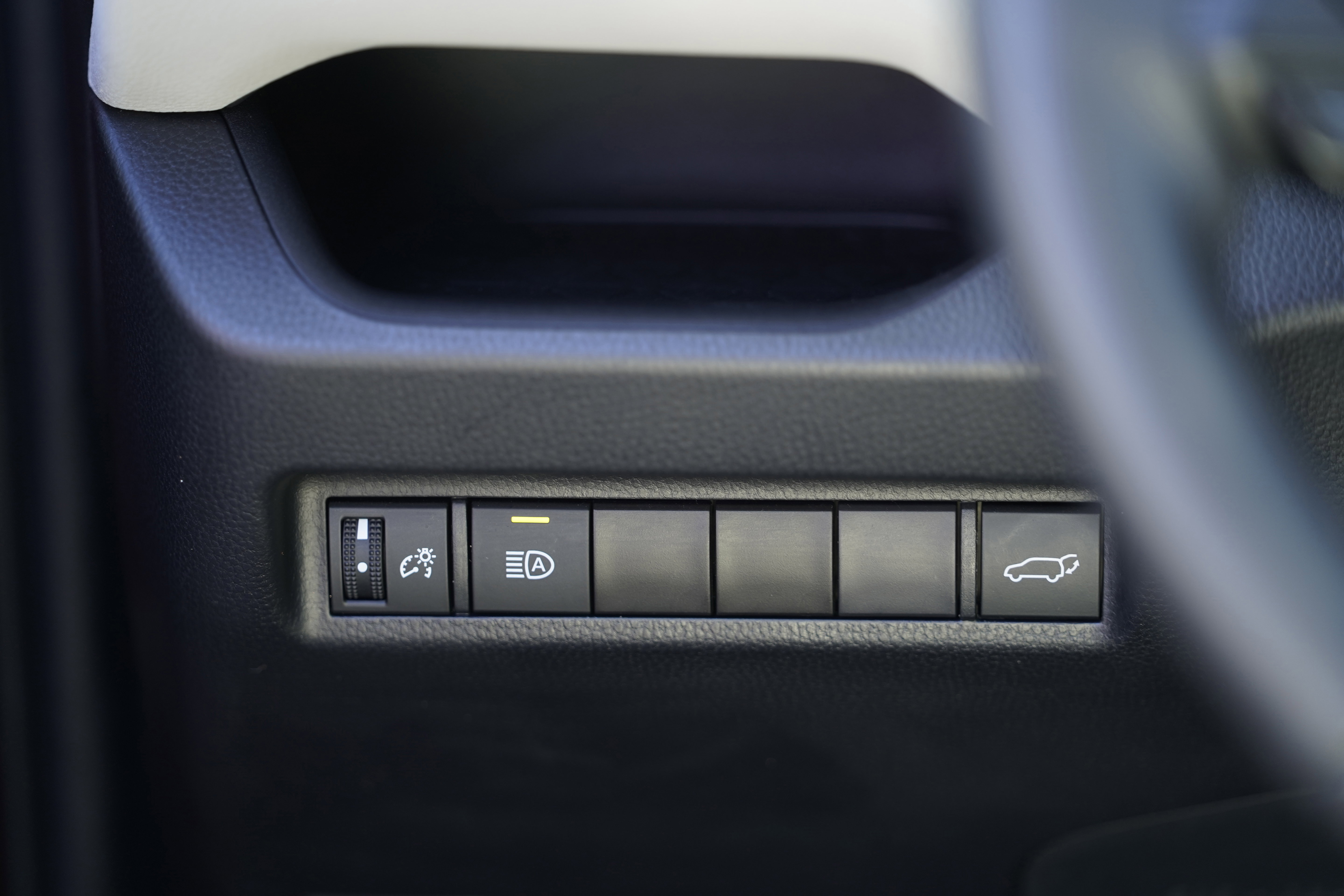 Used 2022 Toyota RAV4 XLE Premium image 17