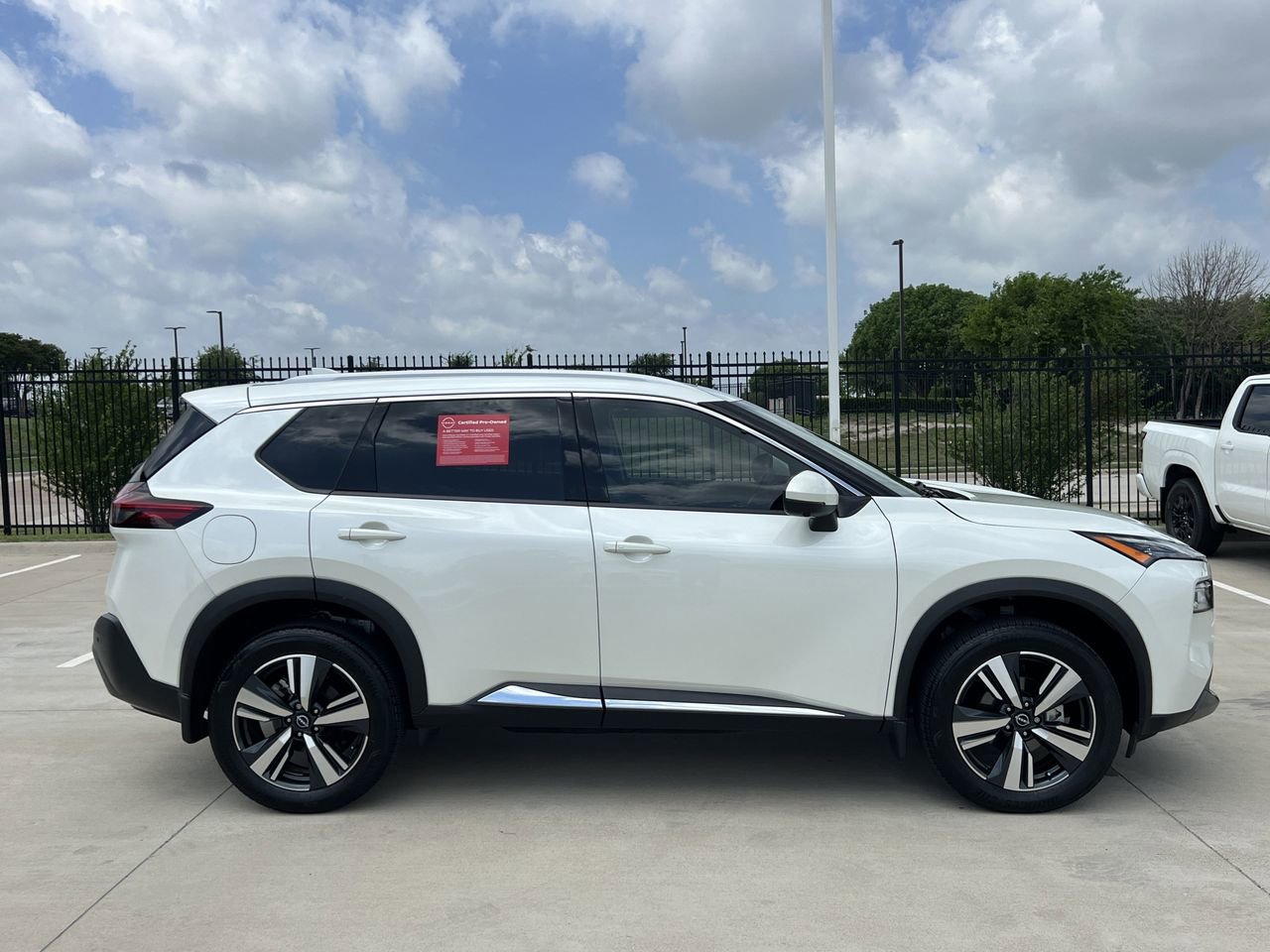 Certified 2023 Nissan Rogue SL FWD image 3