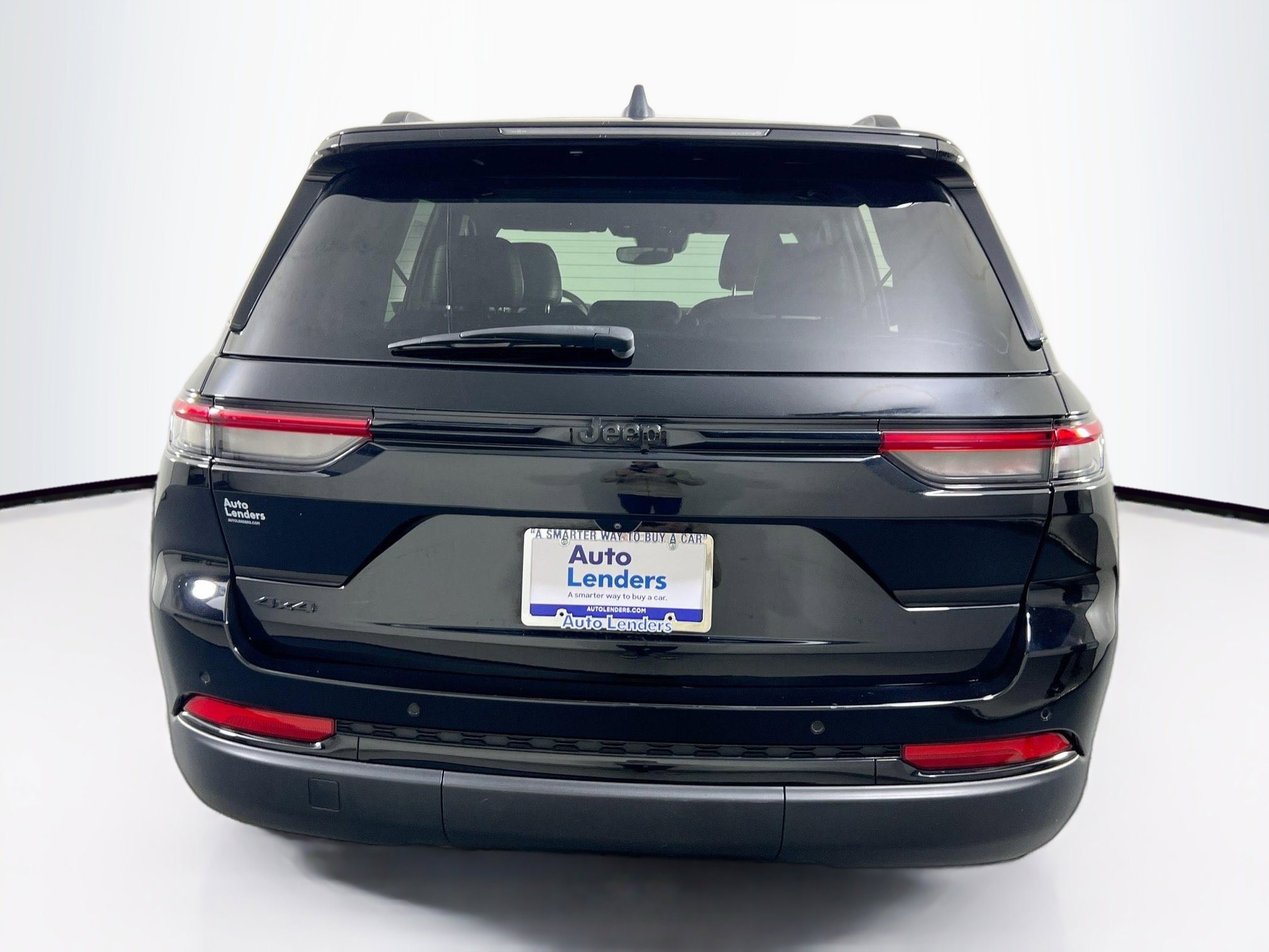 Used 2023 Jeep Grand Cherokee Altitude AWD/4WD image 6