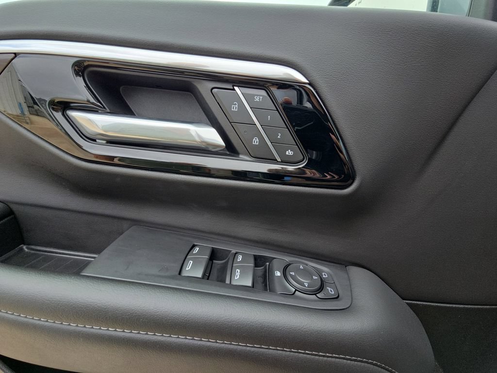 Used 2025 Chevrolet Tahoe Z71 AWD/4WD image 29