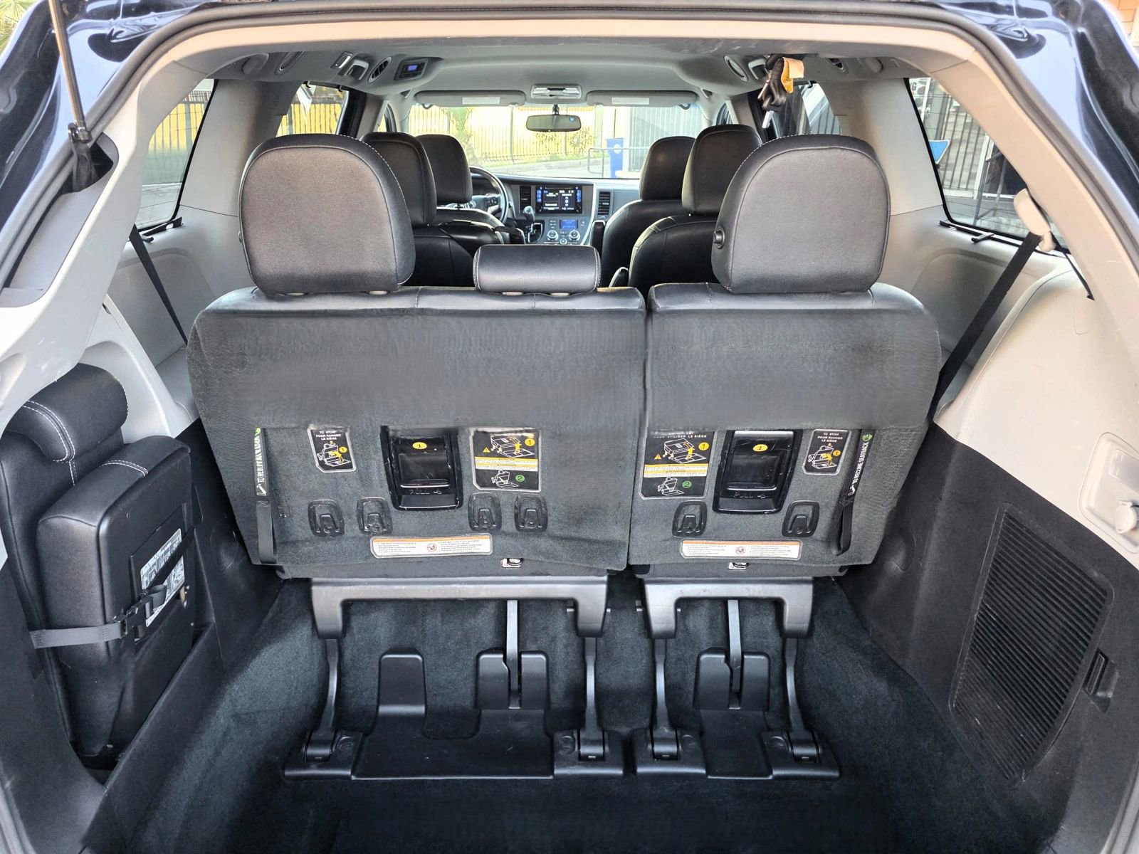 Used 2017 Toyota Sienna SE image 5