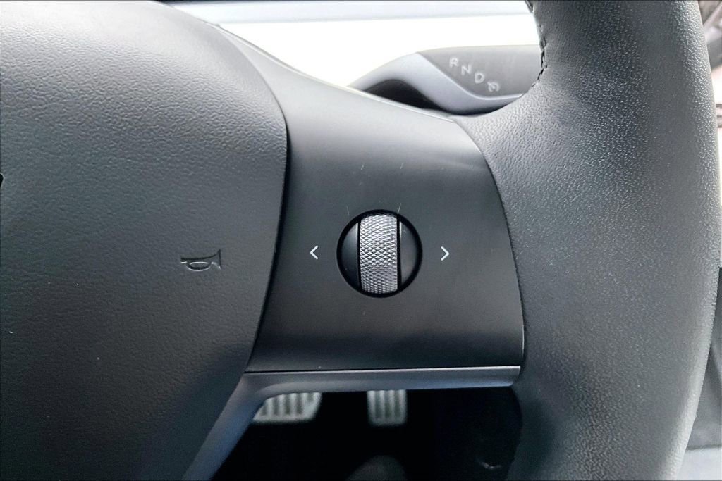 Used 2022 Tesla Model Y Performance image 12