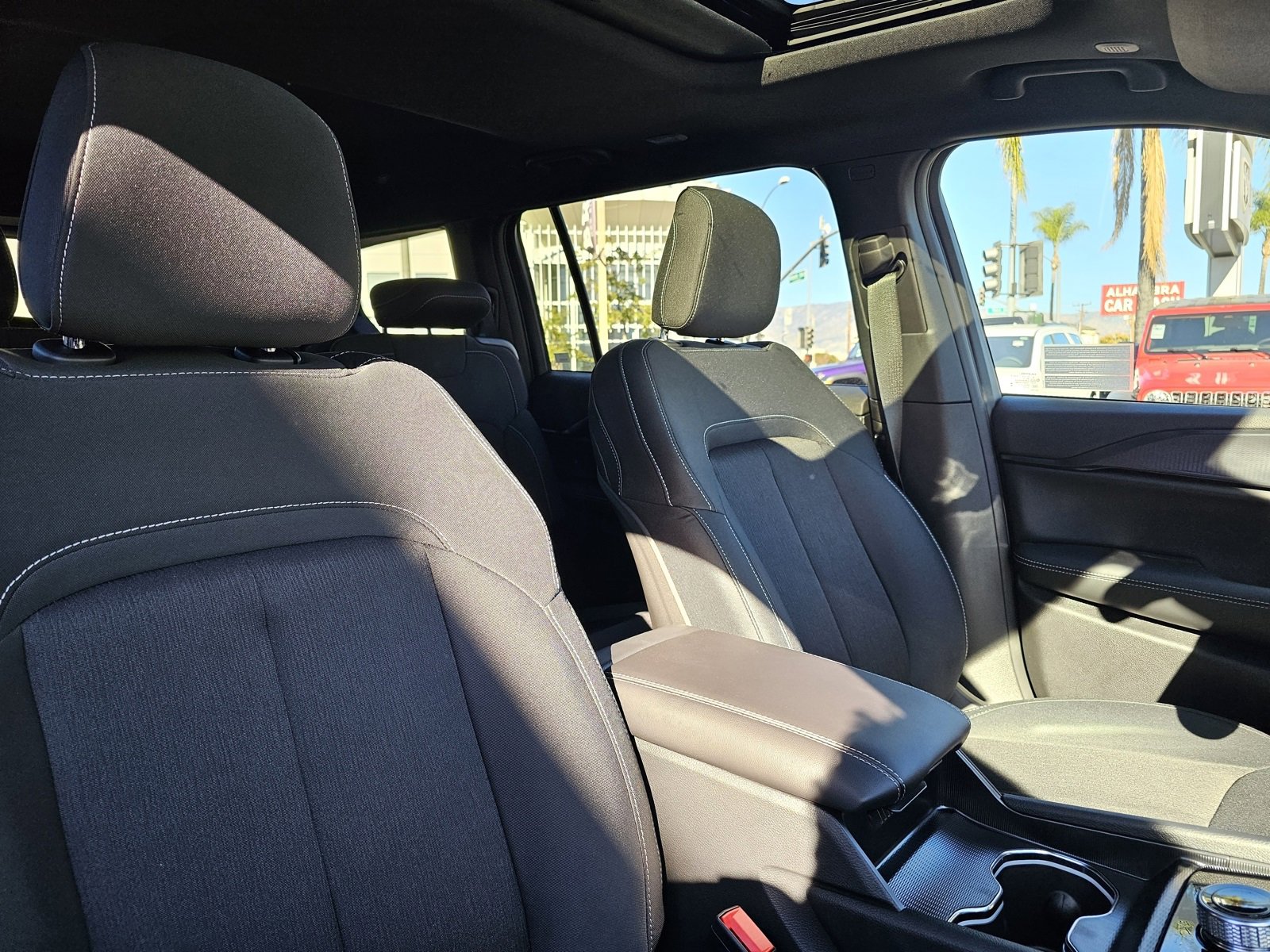 New 2025 Jeep Grand Cherokee L Laredo image 29